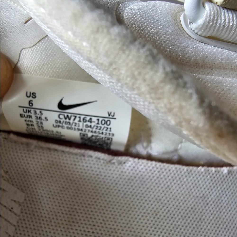 Nike womens Cream Sneakers - Picture 4 of 4